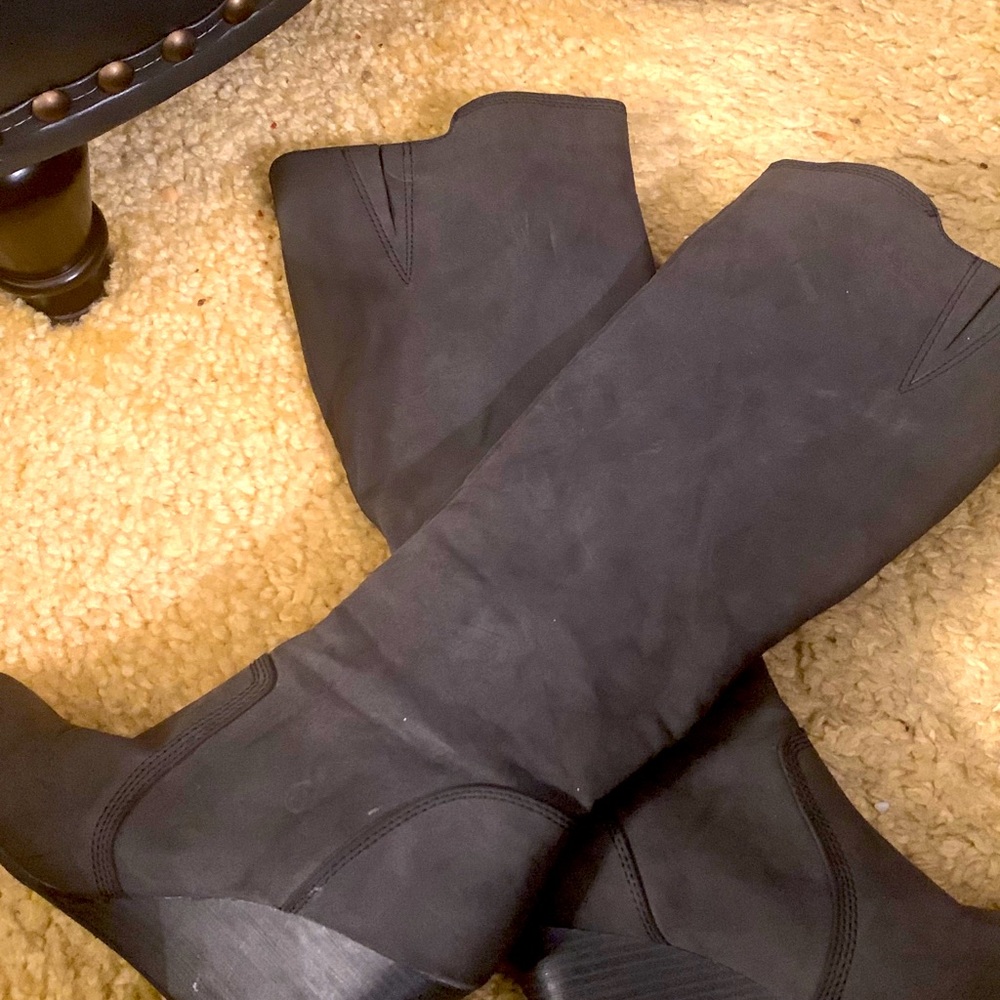 Comfortable Gray wedge boots.